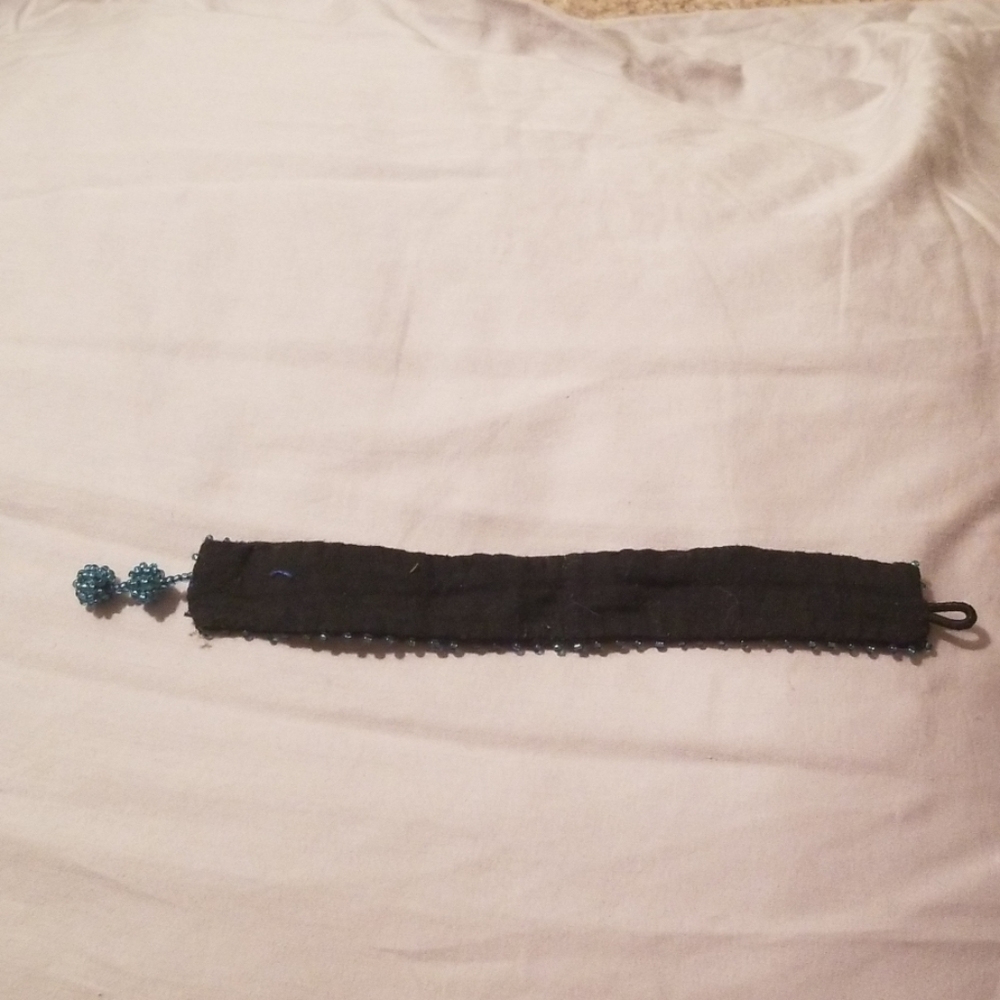 Adjustable Aztec pattern cloth bracelet - Picture 4 of 4